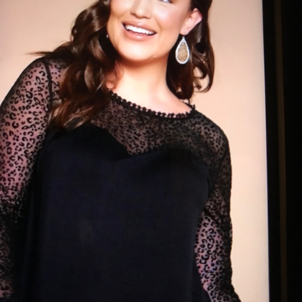 Emerald Black’ Top w/lace necklace FINAL&Firm